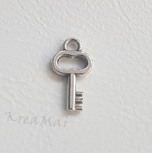 Prívesok - kľúč (16x11x2,5mm)