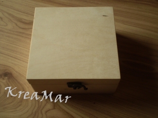 Drevená krabica (17x17x8,5cm)