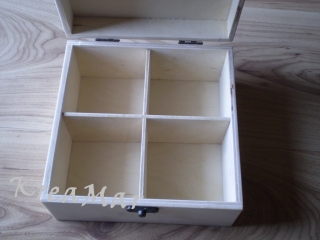 Drevená krabica na čajové vrecúška  s 4 priehradkami (17x17cm)